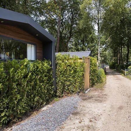 Veluwe Hoenderloo Luxury Chalet With Private Sauna And Hot Tub - Swimming Pool Tennis Court Supermarket Bowling Alley Theatre And Entertainment For Children المظهر الخارجي الصورة