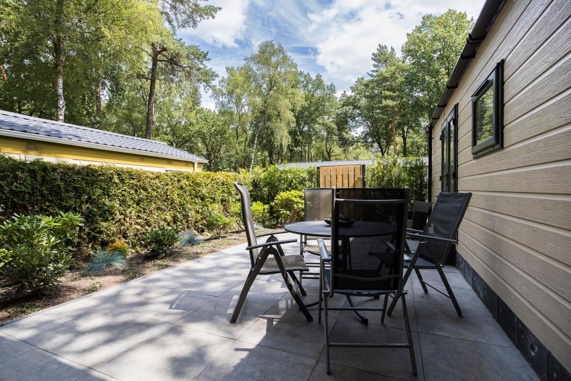 Veluwe Hoenderloo Luxury Chalet With Private Sauna And Hot Tub - Swimming Pool Tennis Court Supermarket Bowling Alley Theatre And Entertainment For Children المظهر الخارجي الصورة
