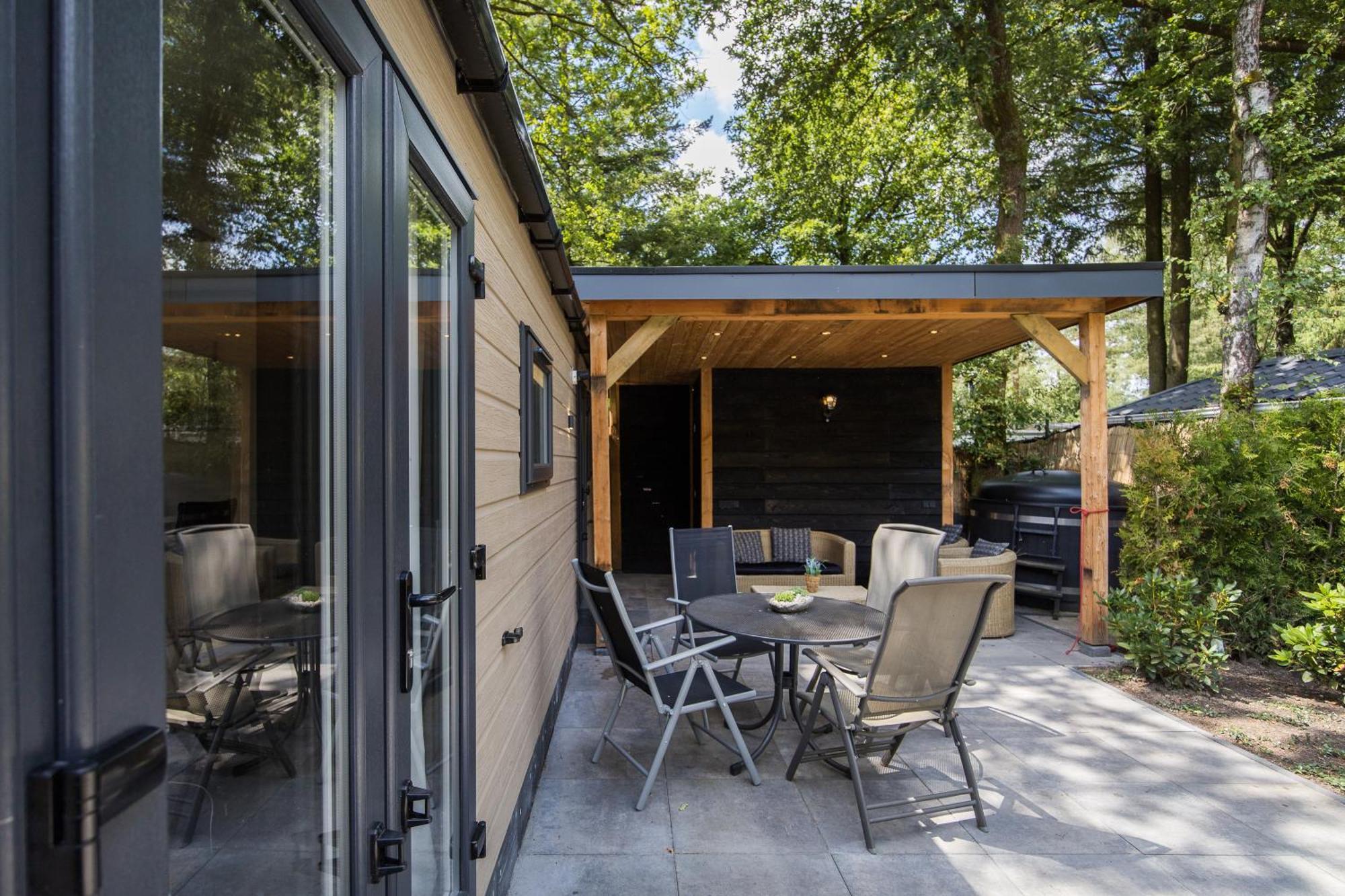 Veluwe Hoenderloo Luxury Chalet With Private Sauna And Hot Tub - Swimming Pool Tennis Court Supermarket Bowling Alley Theatre And Entertainment For Children المظهر الخارجي الصورة