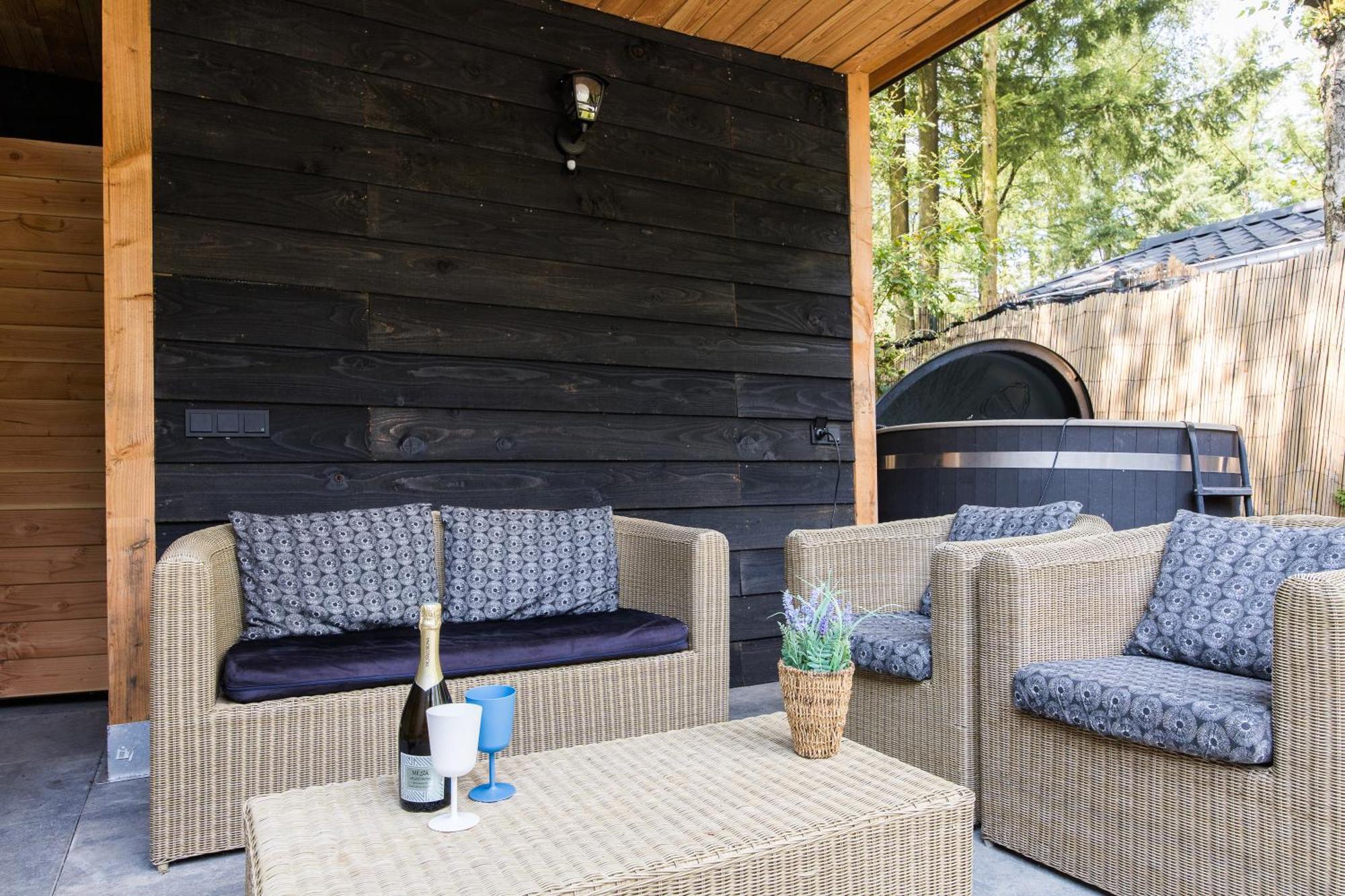 Veluwe Hoenderloo Luxury Chalet With Private Sauna And Hot Tub - Swimming Pool Tennis Court Supermarket Bowling Alley Theatre And Entertainment For Children المظهر الخارجي الصورة