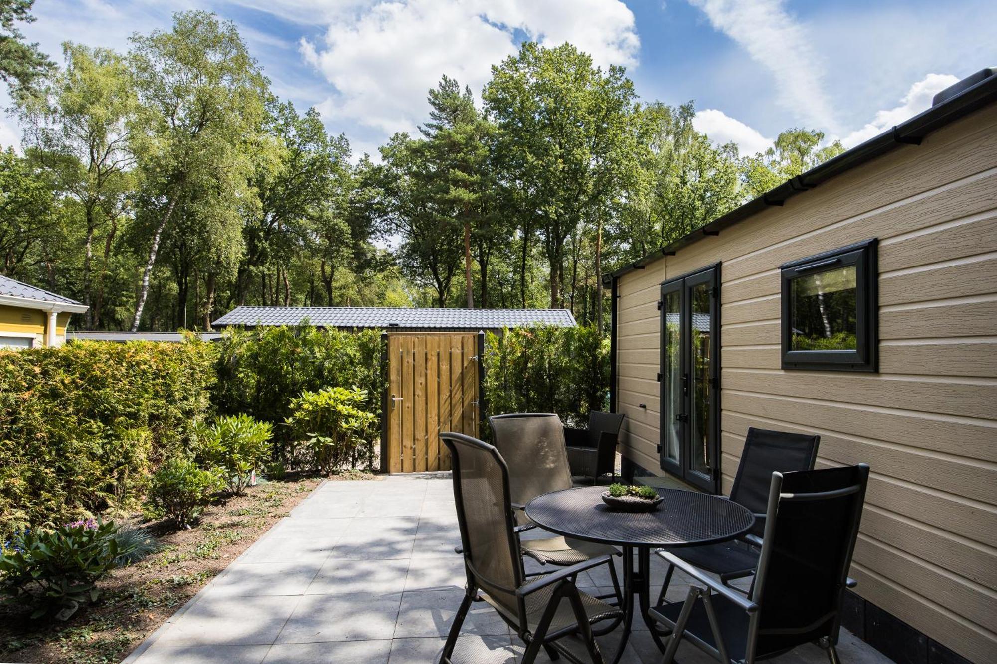 Veluwe Hoenderloo Luxury Chalet With Private Sauna And Hot Tub - Swimming Pool Tennis Court Supermarket Bowling Alley Theatre And Entertainment For Children المظهر الخارجي الصورة